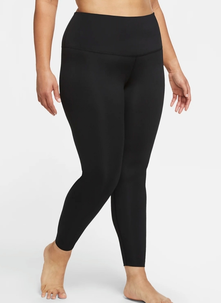 SOLD Nwt Nike Yoga